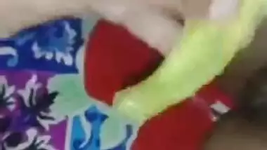 Desi XXX couple broadcasts hot oral sex via amateur cam in dirty adobe