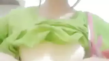 Sexy girl says sorry to her lover by sending her nude MMS