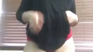 Big ass Paki naked striptease MMS