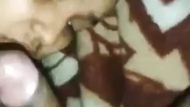 Adorable Desi wife impresses horny male with her XXX blowjob ss