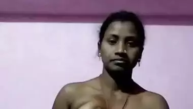 Unsatisfied Desi Bhabhi Masturbating Pussy With A Toothbrush Video