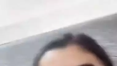 Indian Instagram influencer sowing big boobs MMS