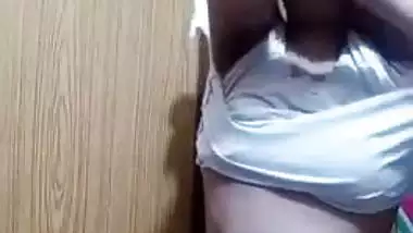 Karachi bhabhi nude stripping solo