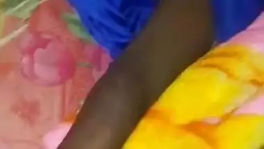 Dehati pussy fingering MMS video