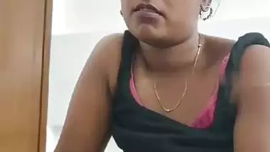 Dark skinned mallu girl gives handjob to boyfriend