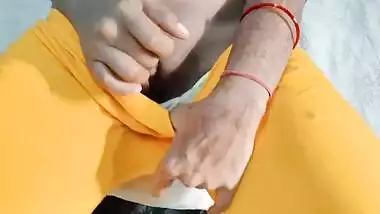 Desi woman isn't a little girl still she pisses in pants in XXX video