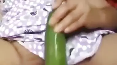 Indian girl masturbation MMS with a big cucumber