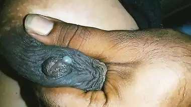 India Mengandung Tetek Bersusu