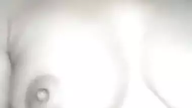 Desi Cute Babe boob show