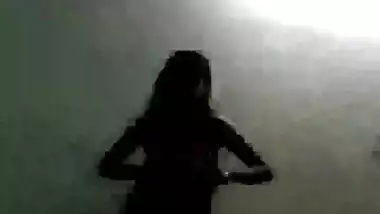 Noida Randi Full Nude”Tumhari Biwi Pehchan ni legi, ki Shirt mere Pati ka Hai?”