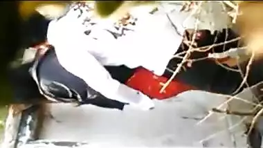 HD sex video of a young couple enjoying a quick outdoor fuck