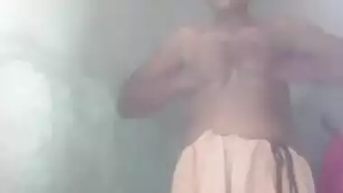 XXX whore enjoys MMS popularity spreading pussy lips wide for Desi fans