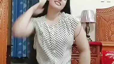 Chamet girl dancing and showing boobs on video call