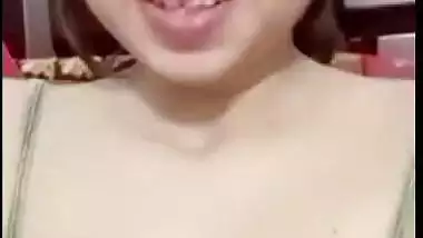 Mast maal boobs show to boyfriend in selfie video