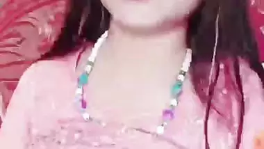 Viral beautiful girl rubbing clit and fingering pussy